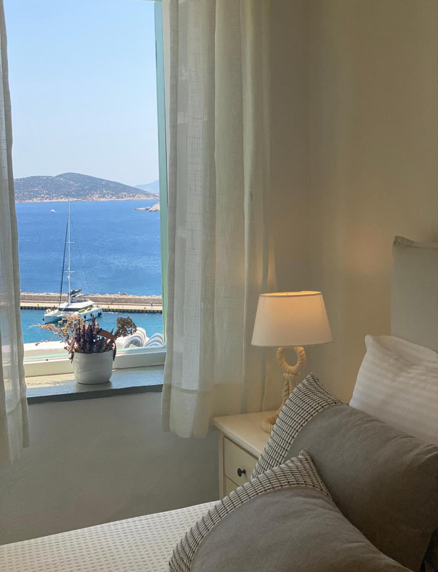 Niriedes Hotel Platis Gialos  エクステリア 写真