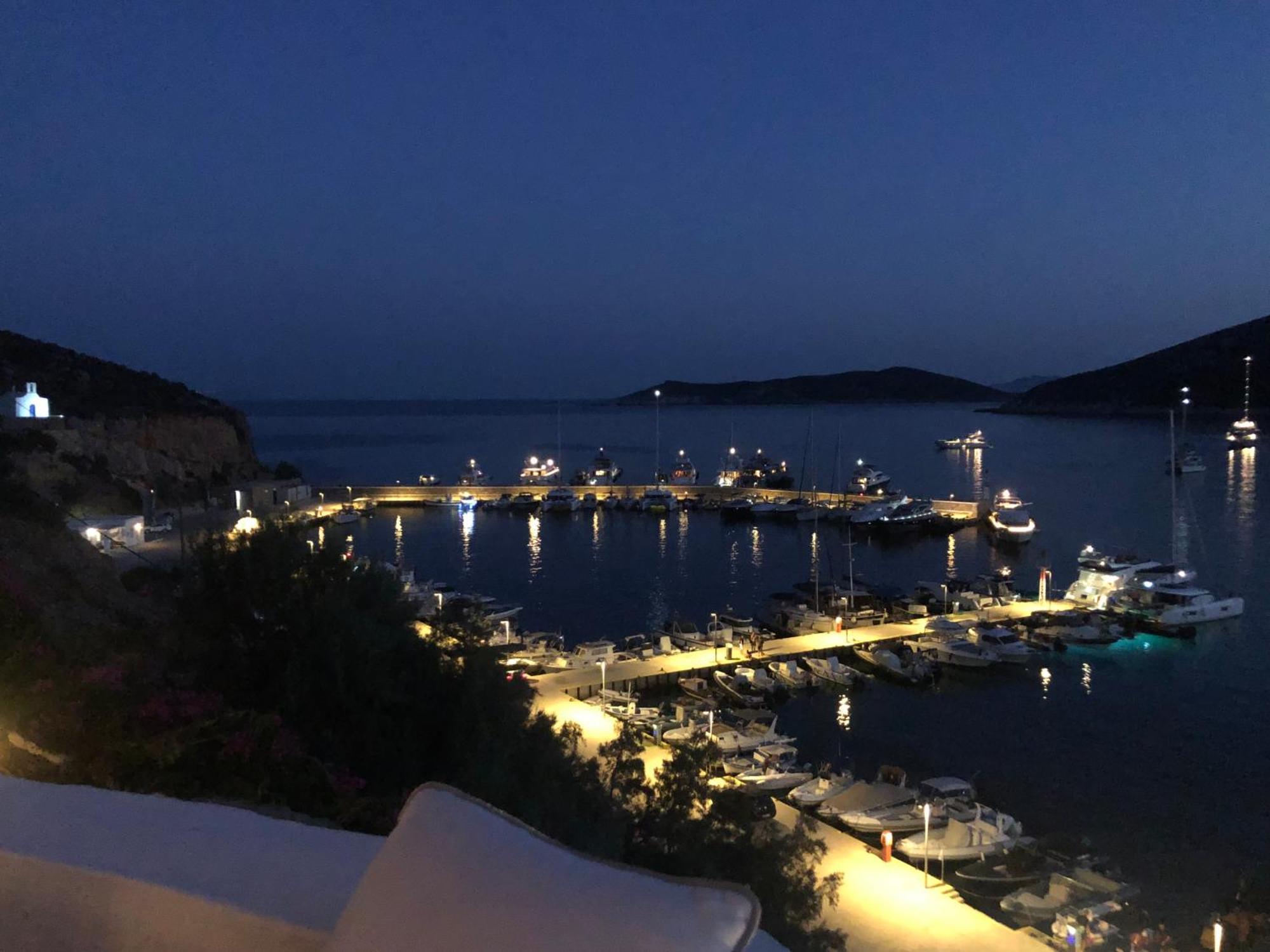 Niriedes Hotel Platis Gialos  エクステリア 写真