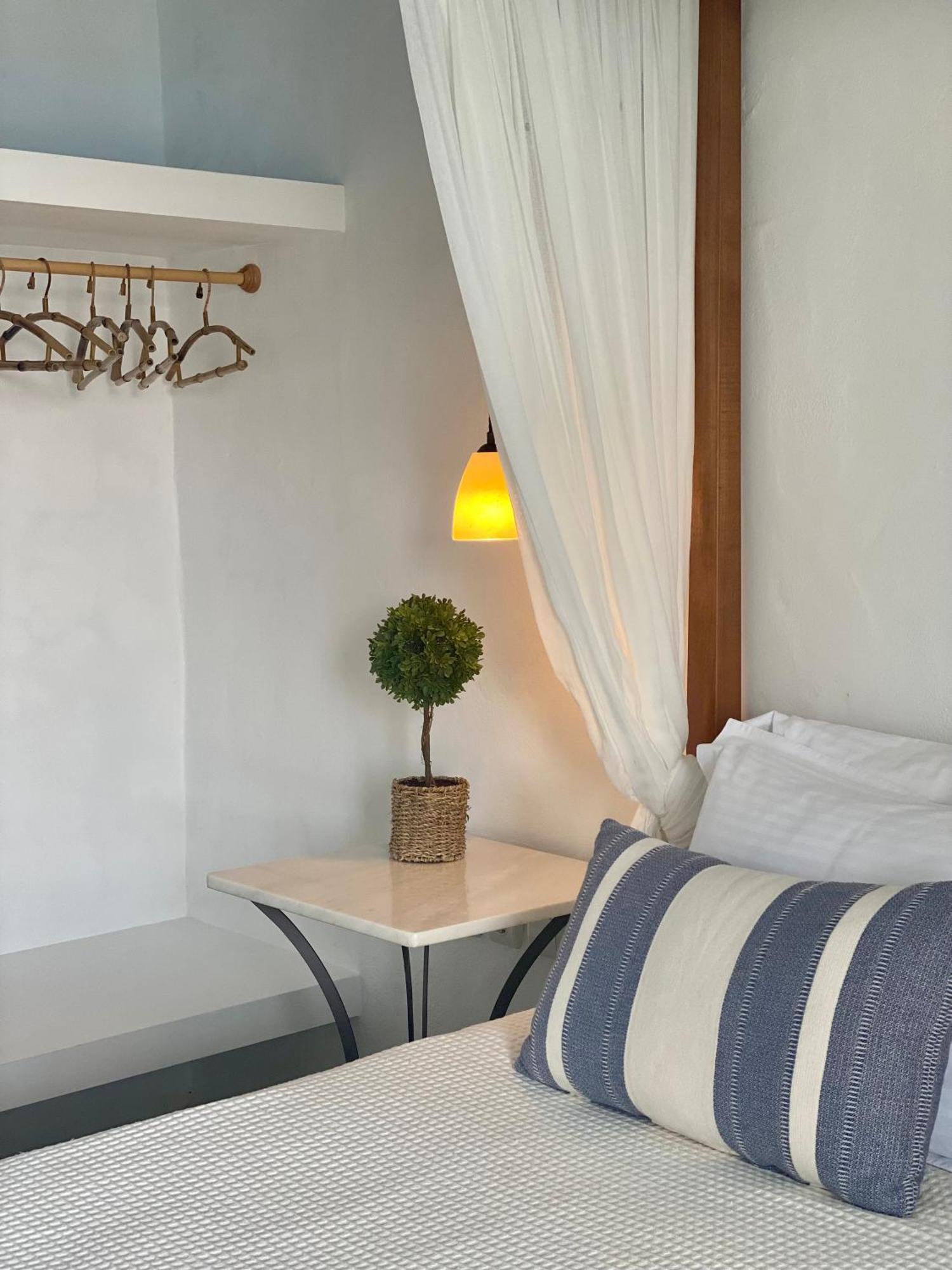 Niriedes Hotel Platis Gialos  エクステリア 写真