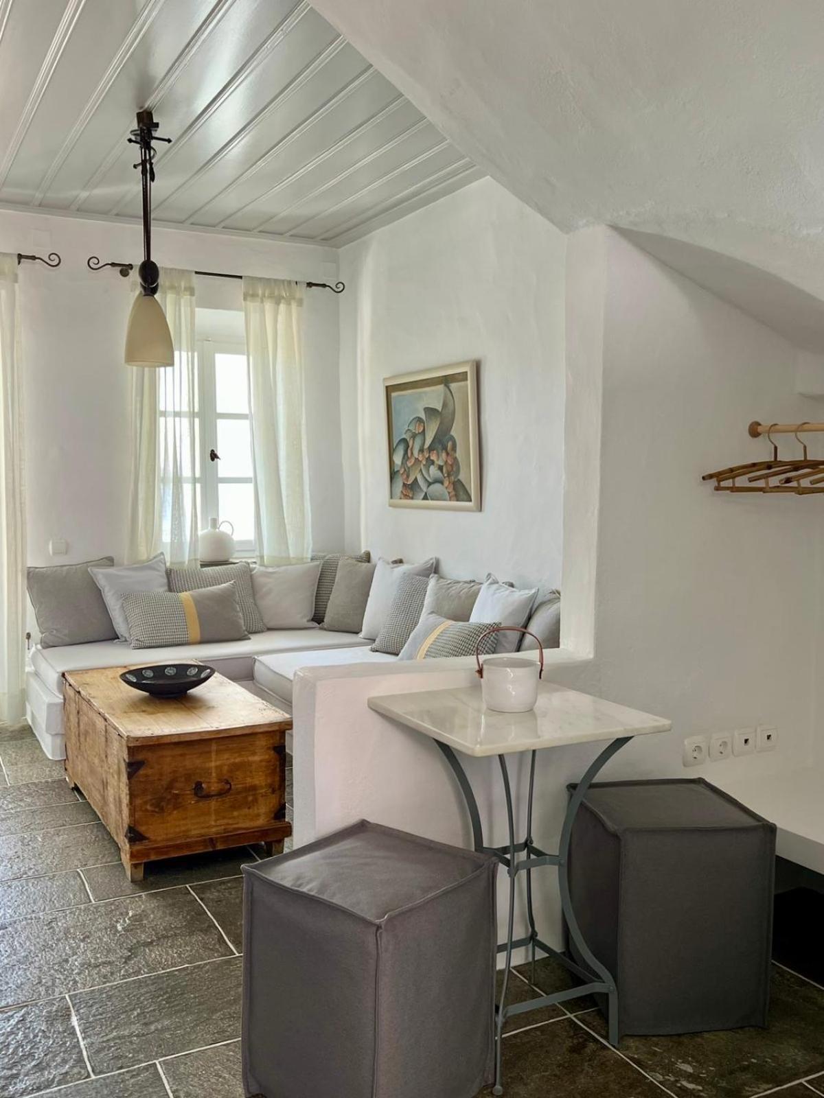 Niriedes Hotel Platis Gialos  エクステリア 写真