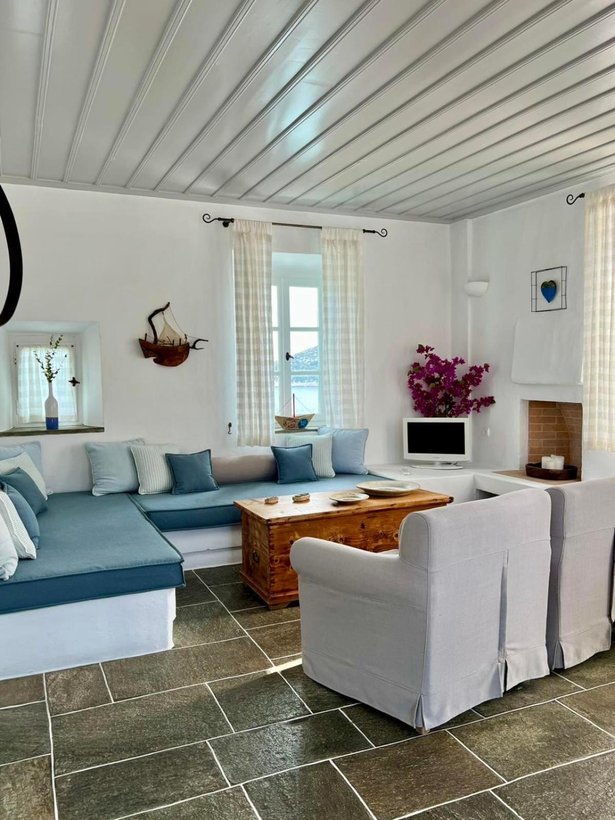 Niriedes Hotel Platis Gialos  エクステリア 写真